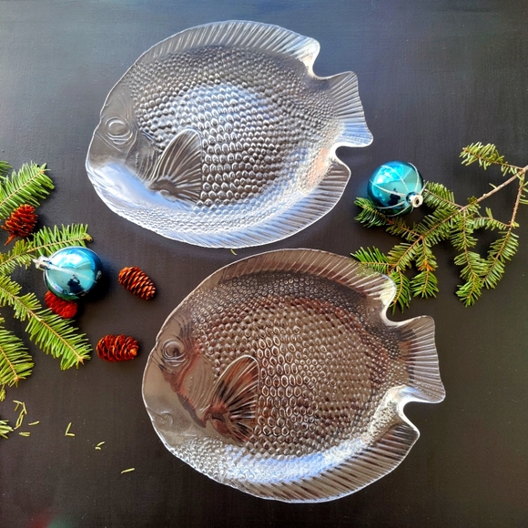 2 vintage Arcoroc Fish Shape glass dinner plates | 1980s - Picture 9 of 10